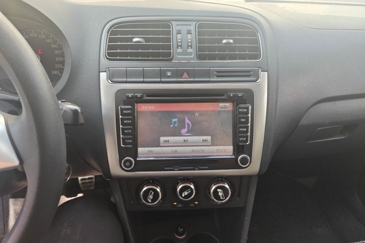 Volkswagen Polo 2015 #13 Volkswagen Polo 2015 car image #13