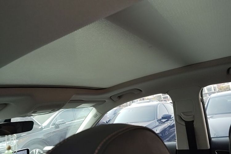 Audi Q3 2017 car image #18