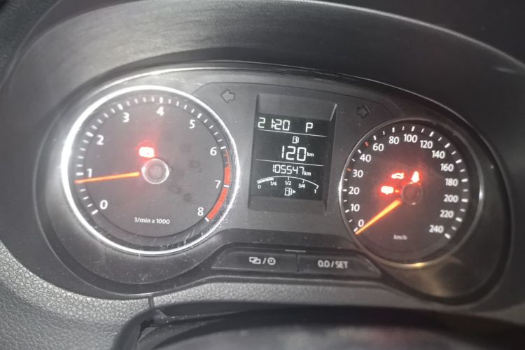 Volkswagen Polo 2015 car image #10