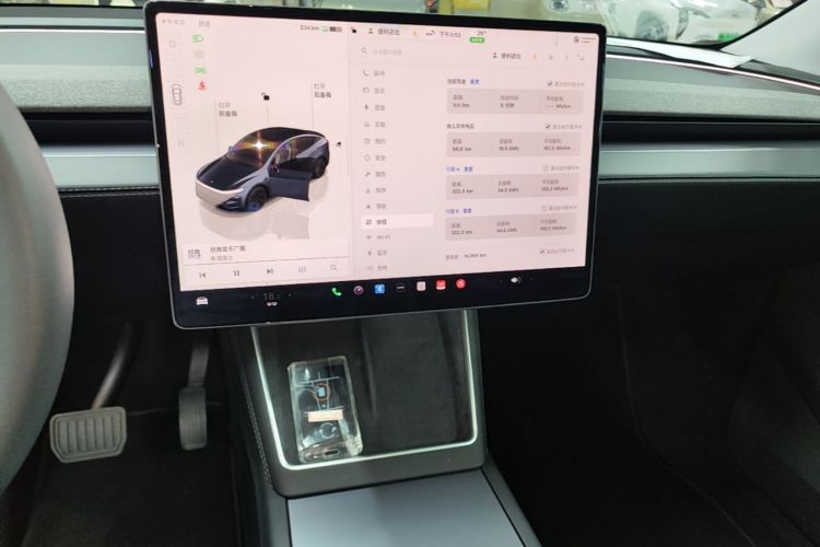 Tesla Model Y 2025 car image #17