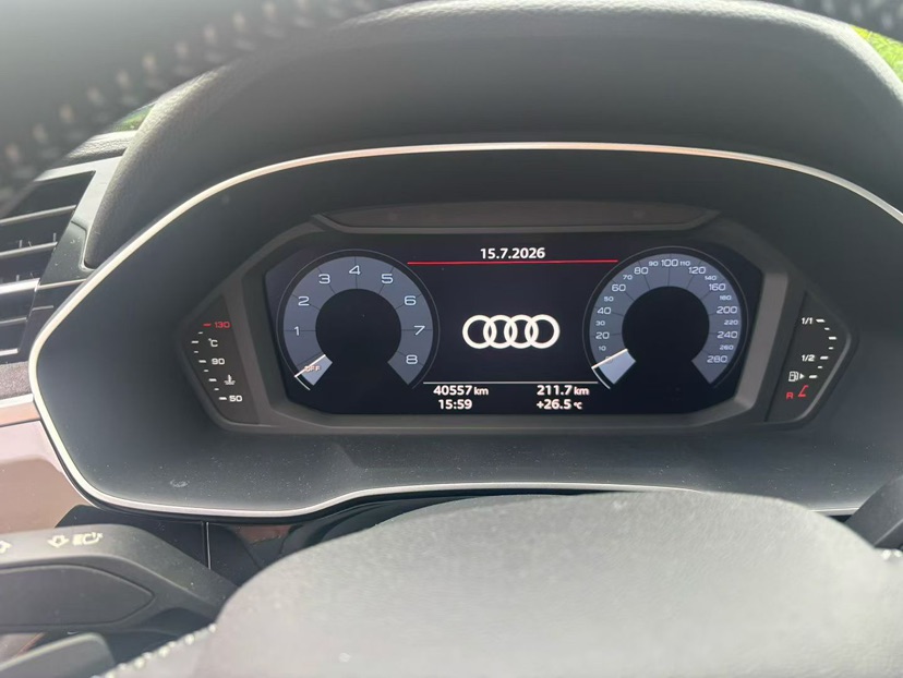 Audi Q3 2020 car image #3