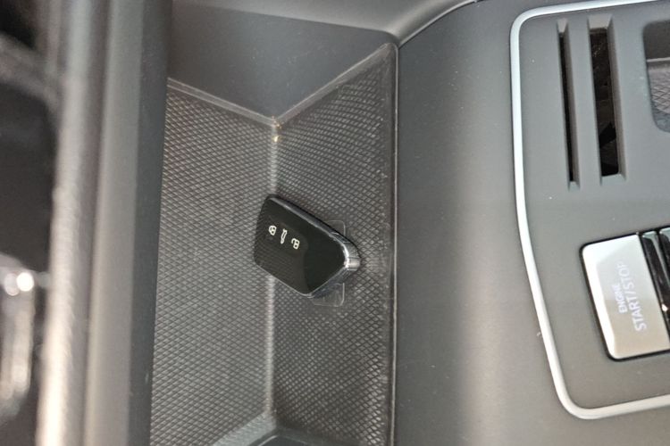 Volkswagen Golf 2022 car image #9