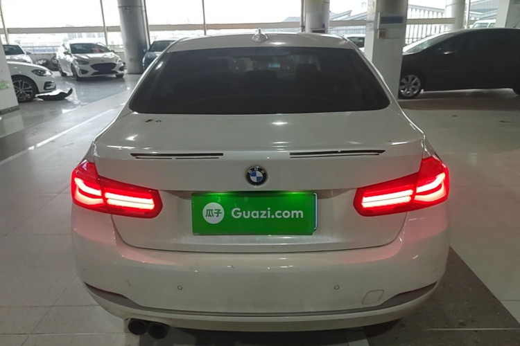 BMW 3 Series 2019 car image #6