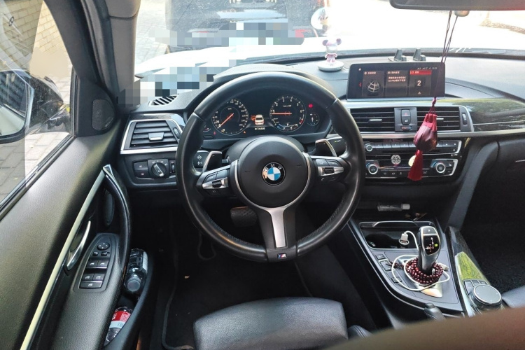 BMW 3 Series 2018 car image #15