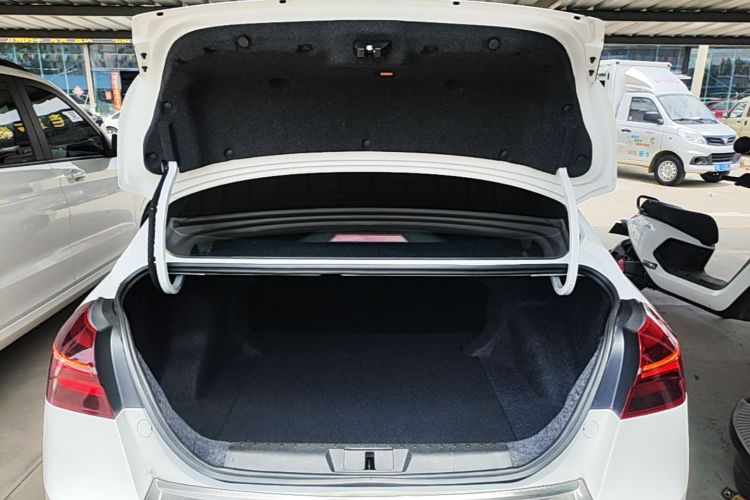 GEELY Emgrand 2019 car image #19