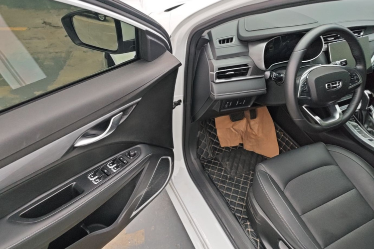 GEELY Emgrand 2021 car image #12