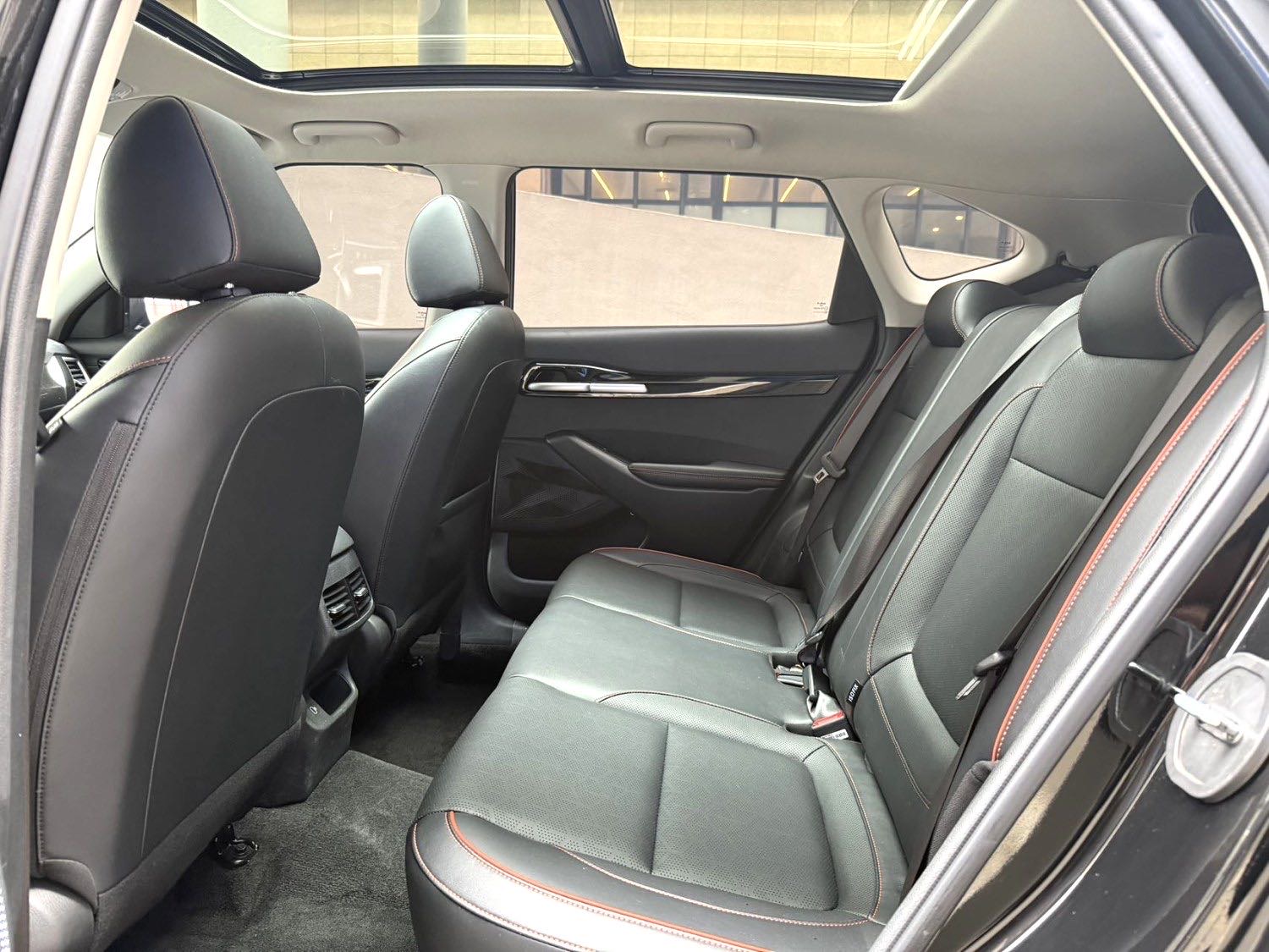 Kia Seltos 2023 car image #9