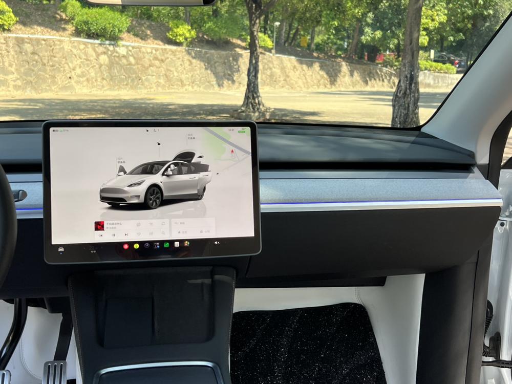 Tesla Model Y 2024 #15 Tesla Model Y 2024 car image #15