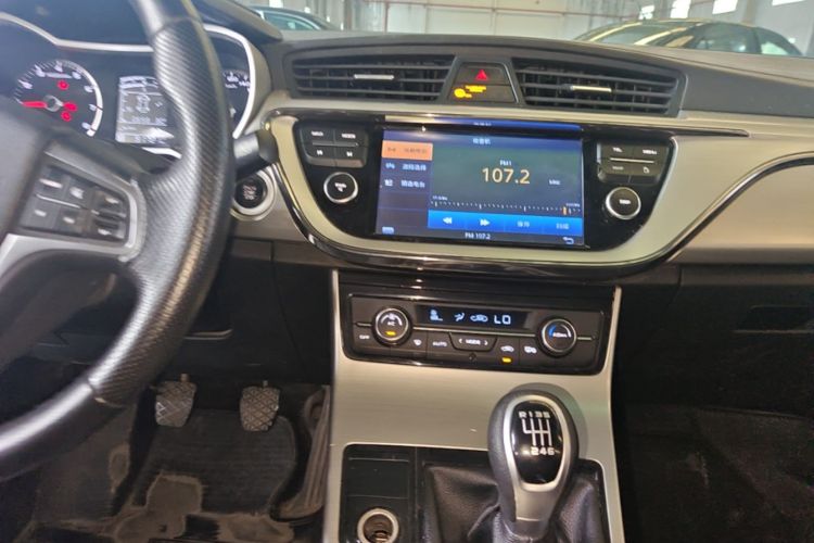 GEELY Emgrand GL 2016 immagine di auto #13