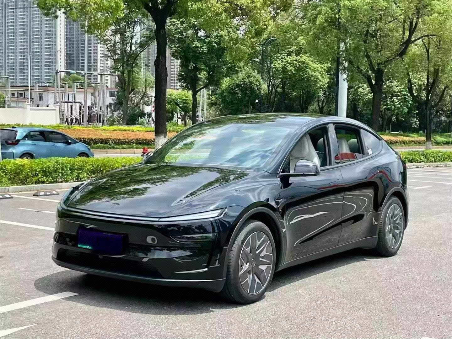 Tesla Model Y L 2026 car image 