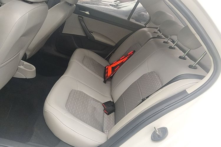 Skoda Rapid 2016 #17 Skoda Rapid 2016 car image #17