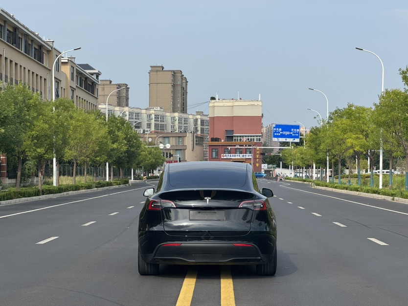 Tesla Model Y 2022 #11 Tesla Model Y 2022 car image #11
