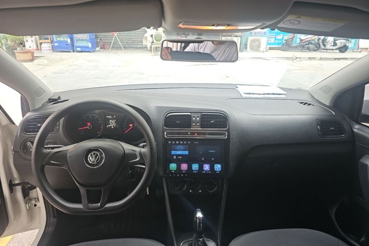 Volkswagen Polo 2017 car image #11