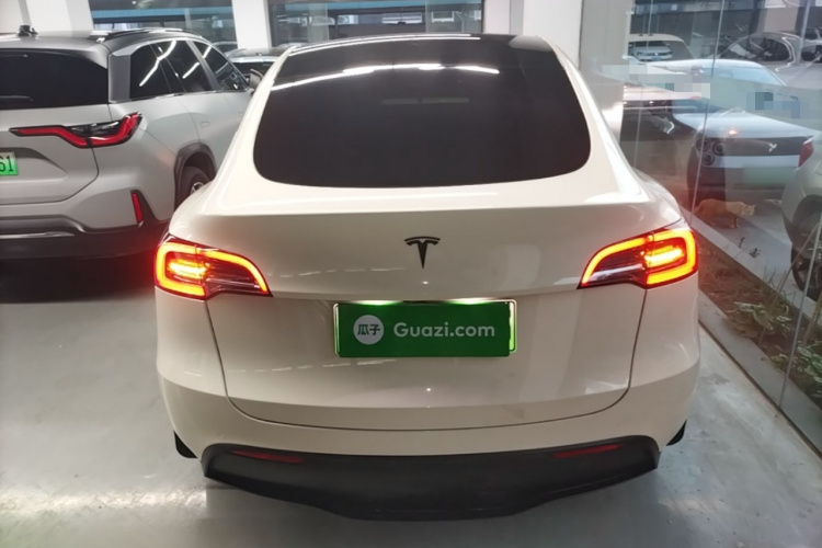 Tesla Model Y 2022 #6 Tesla Model Y 2022 car image #6