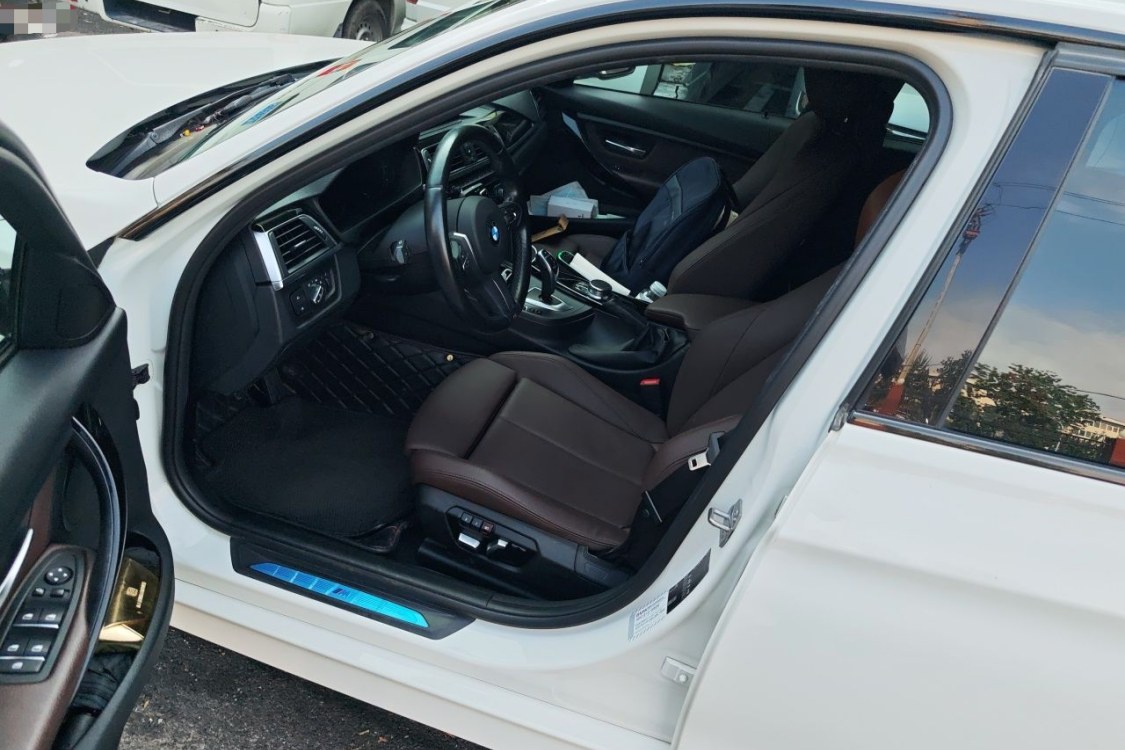 BMW 3 Series 2019 car image #23