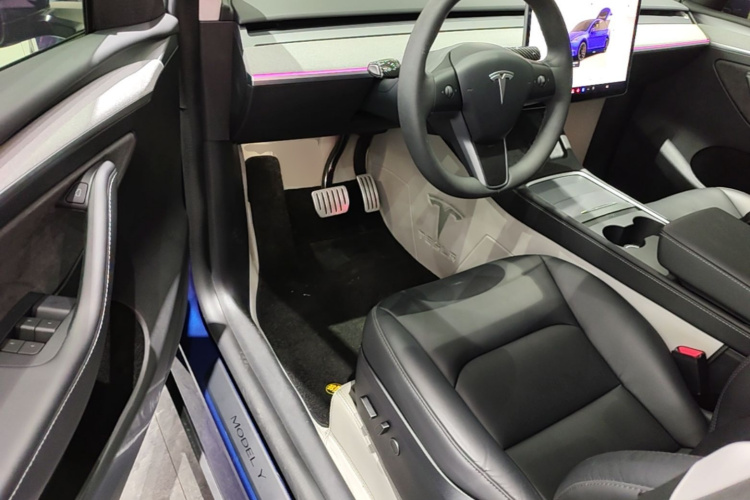 Tesla Model Y 2024 car image #16
