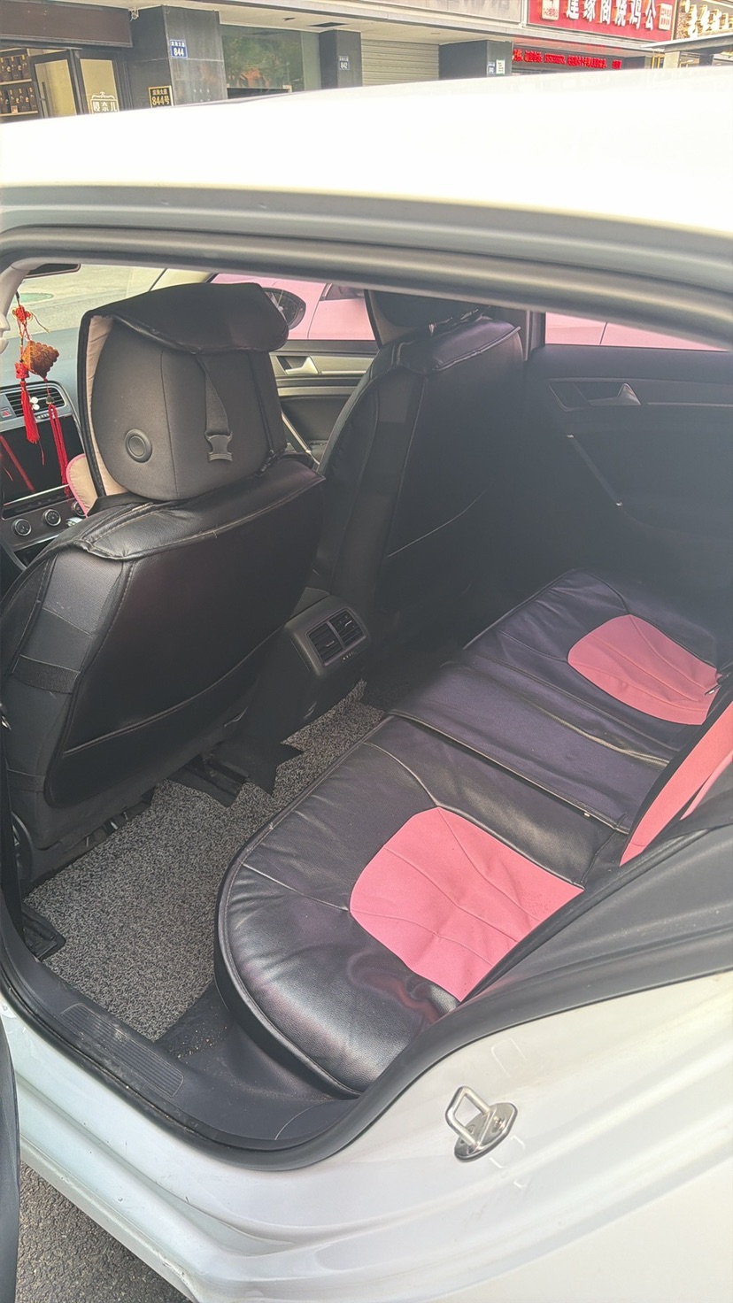 Volkswagen Golf 2017 car image #2