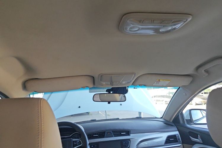 GEELY Emgrand 2018 car image #18