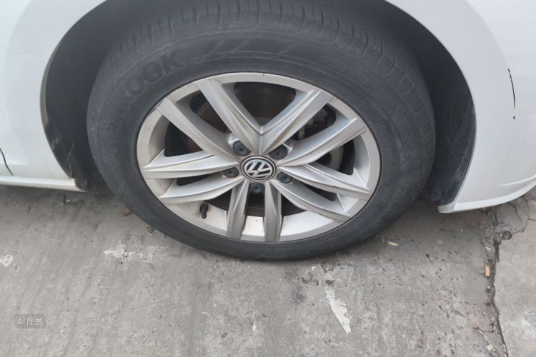 Volkswagen Golf 2019 car image #9