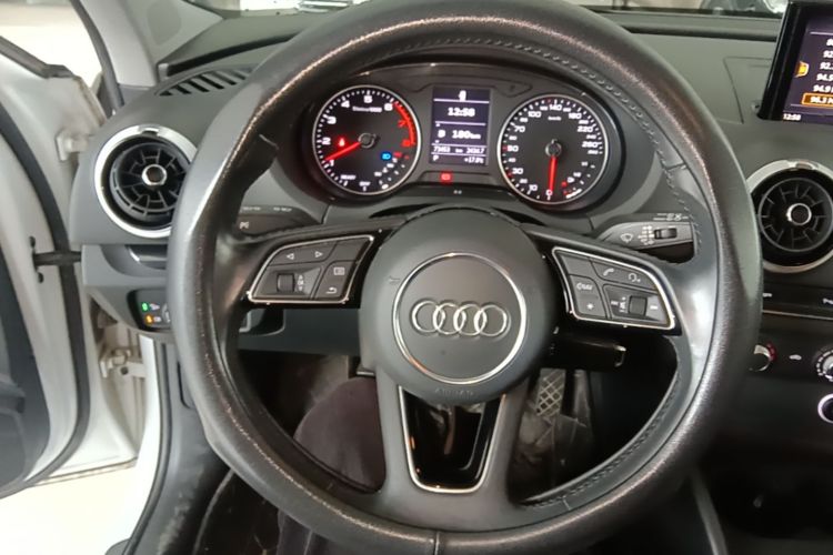 Audi A3 2018 car image #11