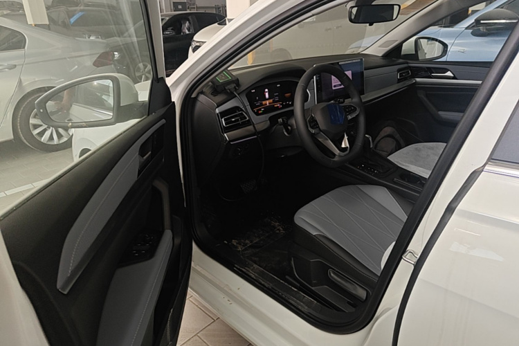 Volkswagen Lavida 2026 car image #16