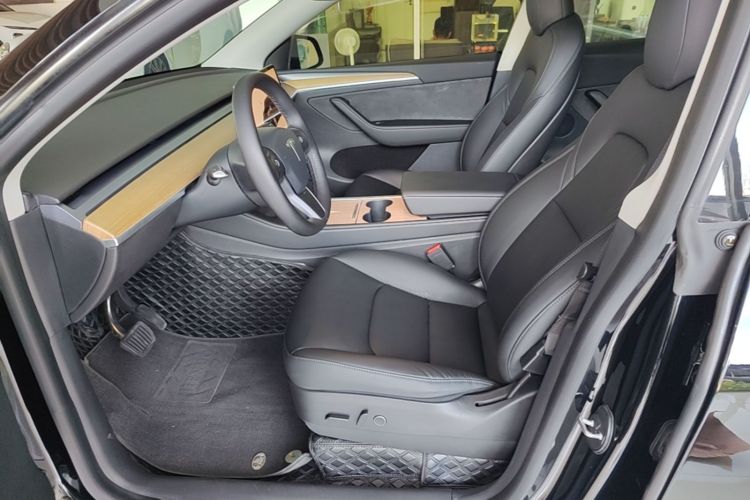 Tesla Model Y 2022 car image #19