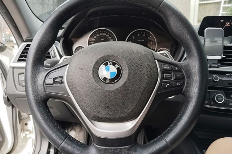 BMW 3 Series 2017 #15 BMW 3 Series 2017 car image #15