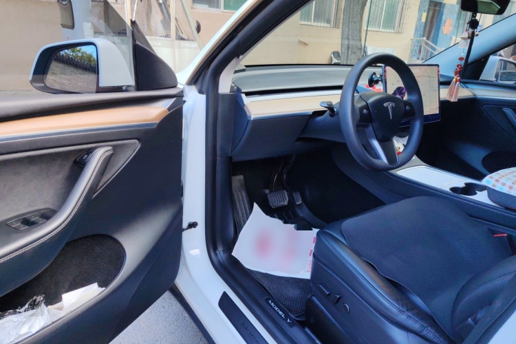 Tesla Model Y 2021 #18 Tesla Model Y 2021 car image #18