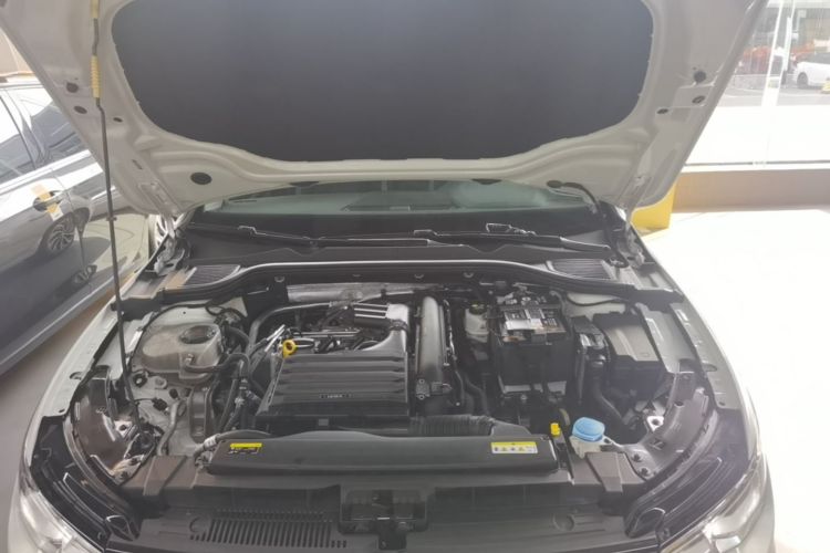 Volkswagen Golf 2023 car image #20