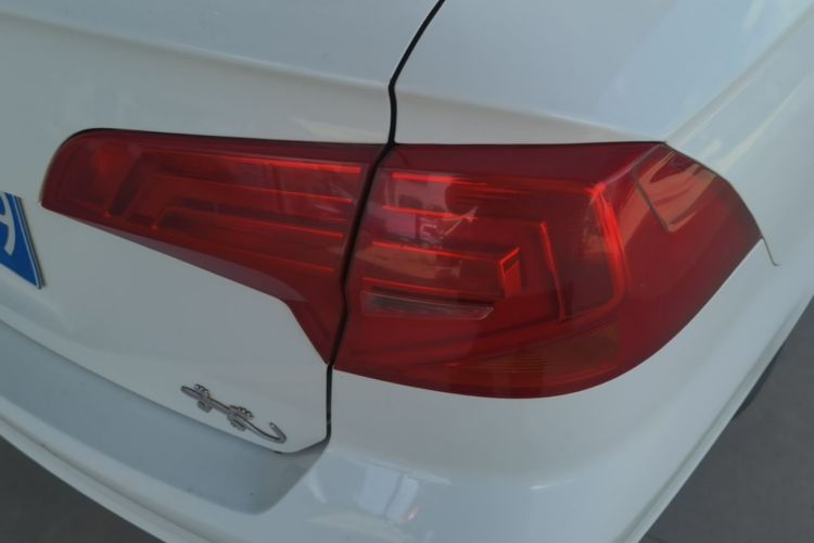 Volkswagen Bora 2016 car image #8