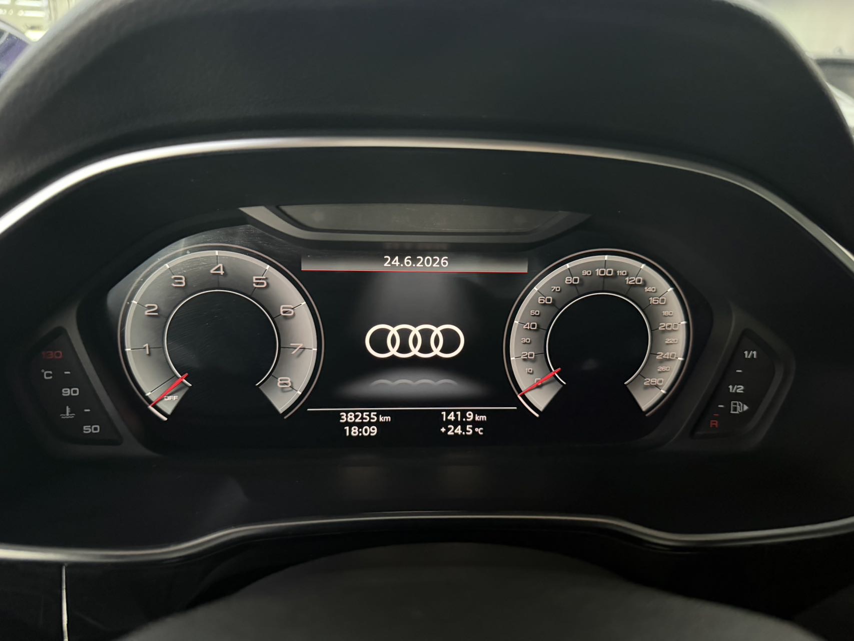 Audi Q3 2023 car image #7