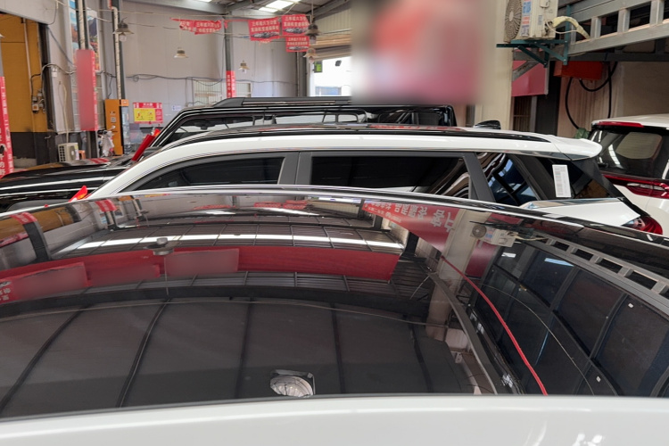 Tesla Model Y 2025 car image #22
