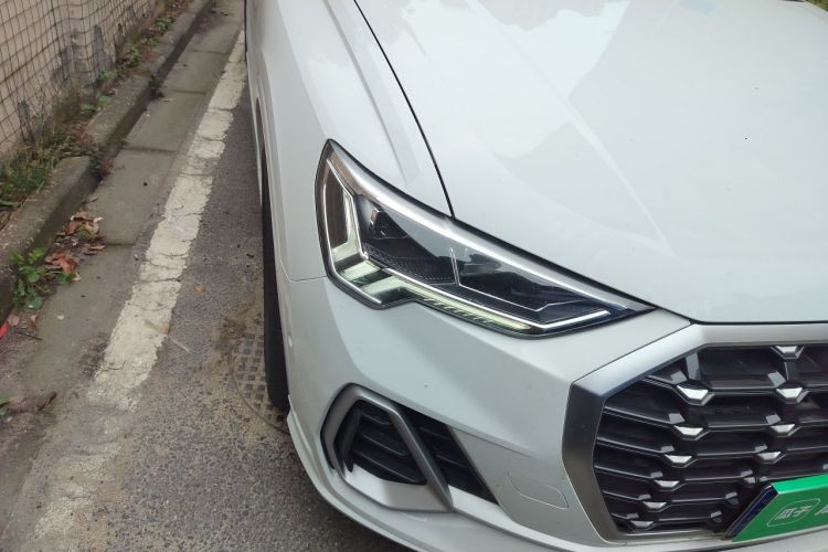 Audi Q3 2022 car image #8