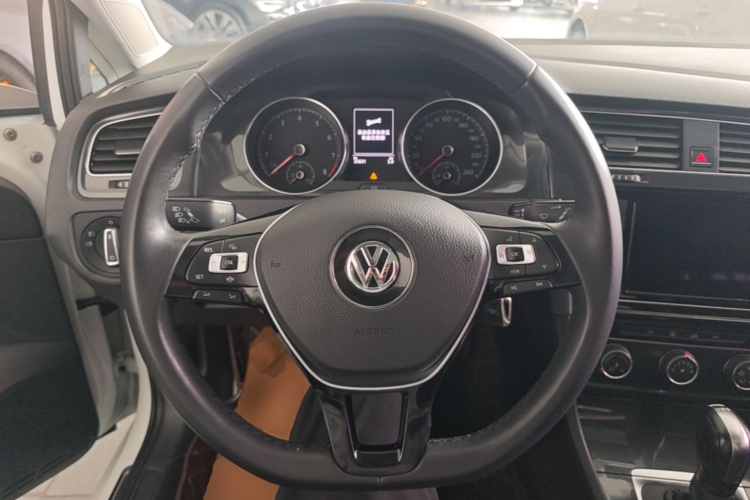 Volkswagen Golf 2019 car image #11