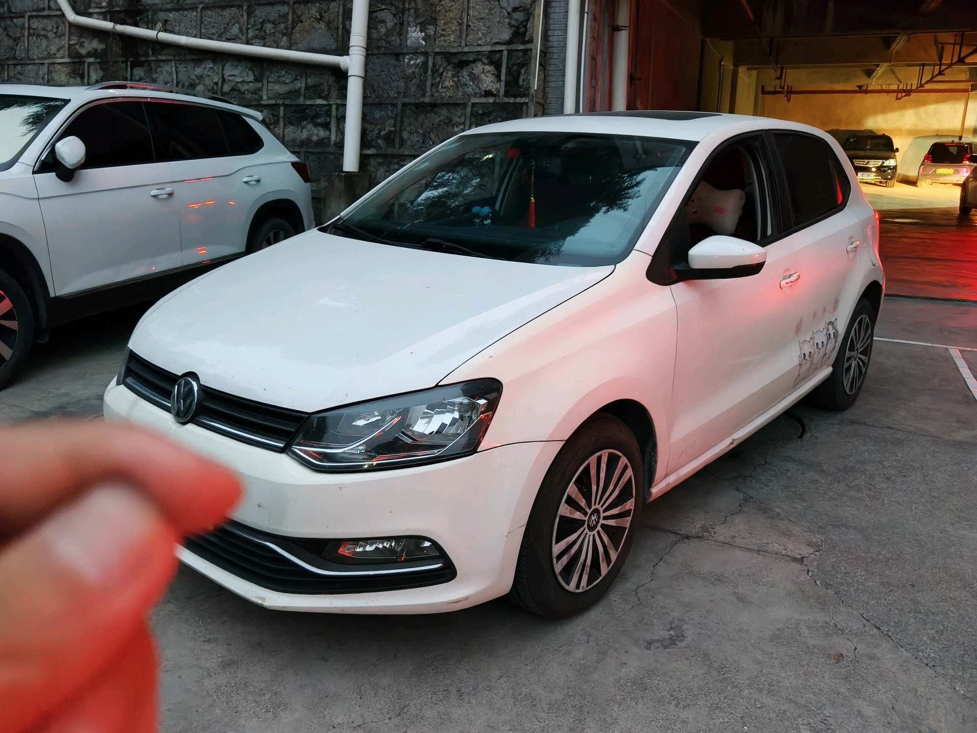 Volkswagen Polo 2016 car image 