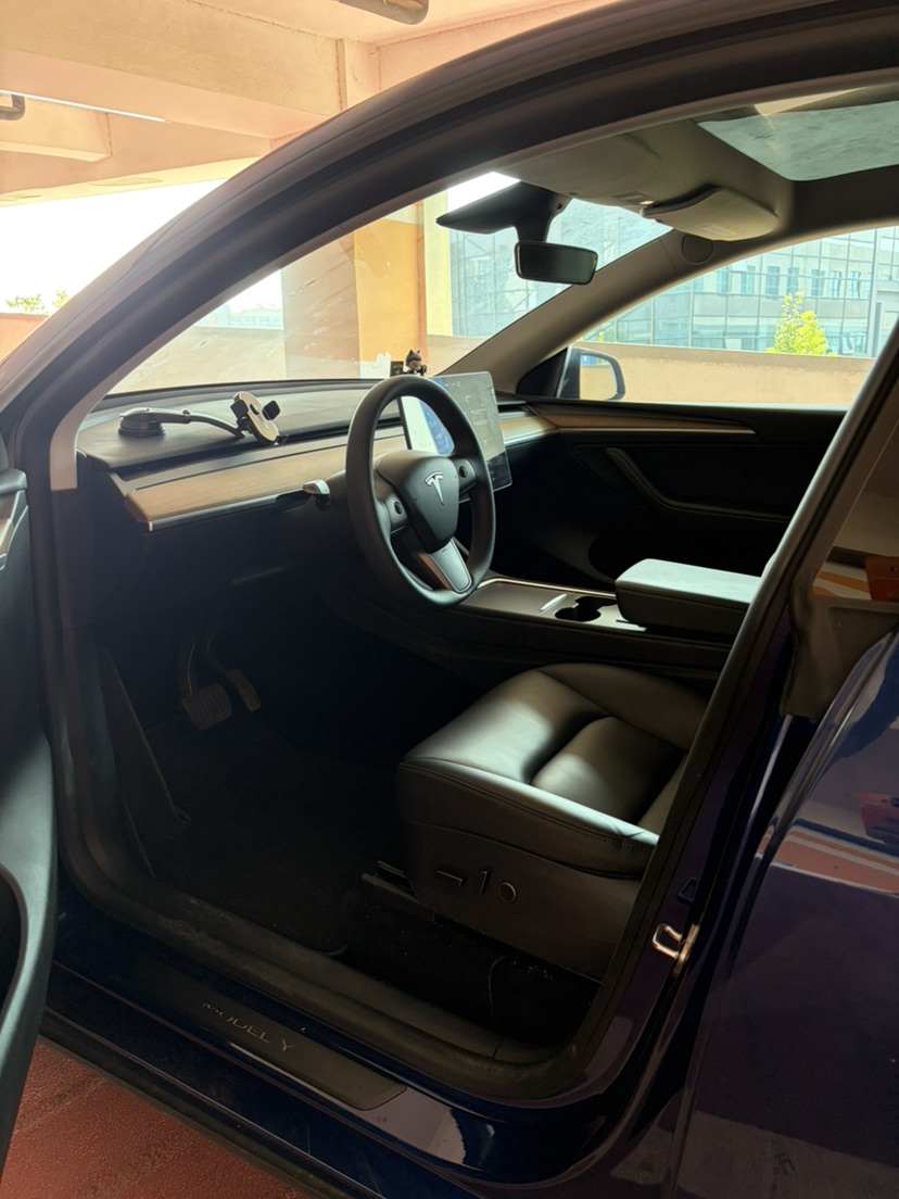 Tesla Model Y 2021 #4 Tesla Model Y 2021 car image #4