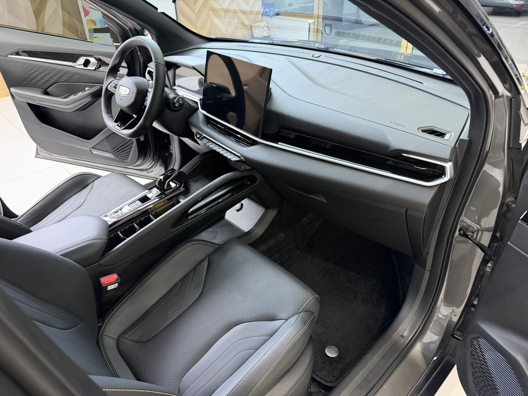 GEELY Coolray 2026 car image #13
