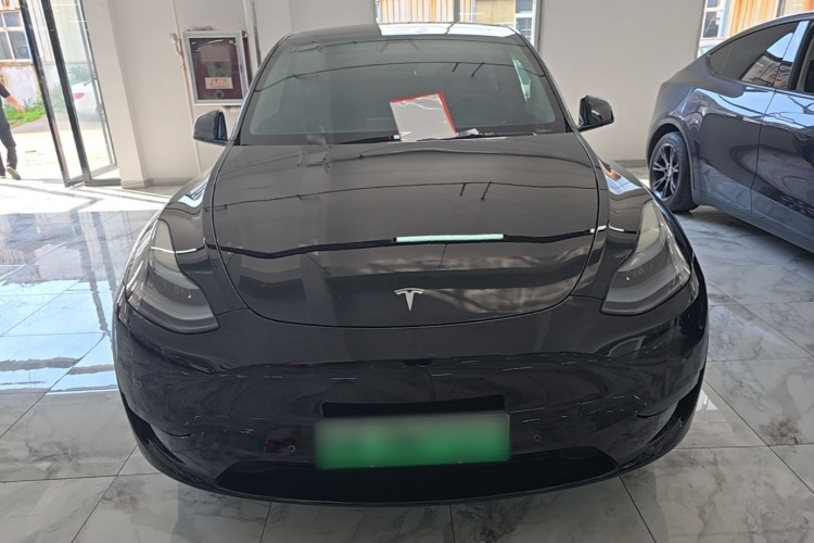 Tesla Model Y 2023 car image #3