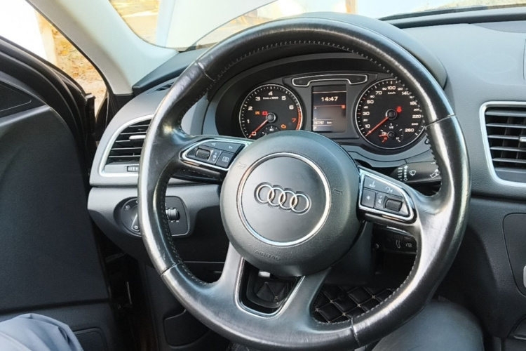 Audi Q3 2016 car image #15
