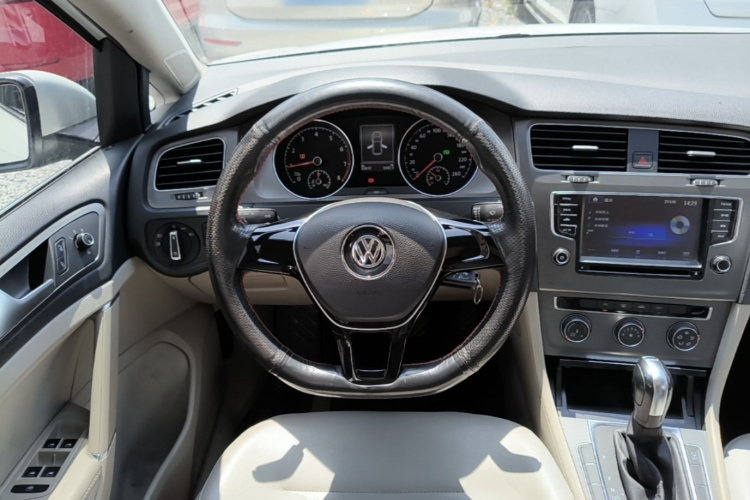 Volkswagen Golf 2015 car image #11