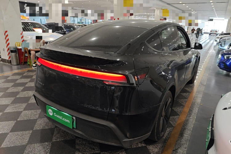 Tesla Model Y 2025 #7 Tesla Model Y 2025 car image #7