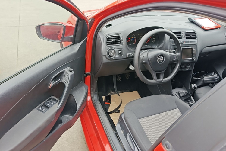 Volkswagen Polo 2015 #16 Volkswagen Polo 2015 car image #16