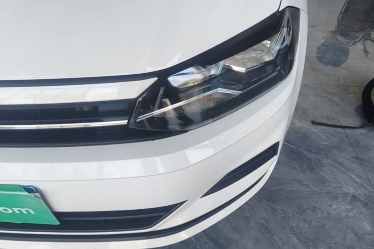 Volkswagen Polo 2022 car image #23