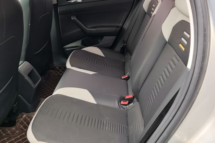 Volkswagen Polo 2021 car image #17