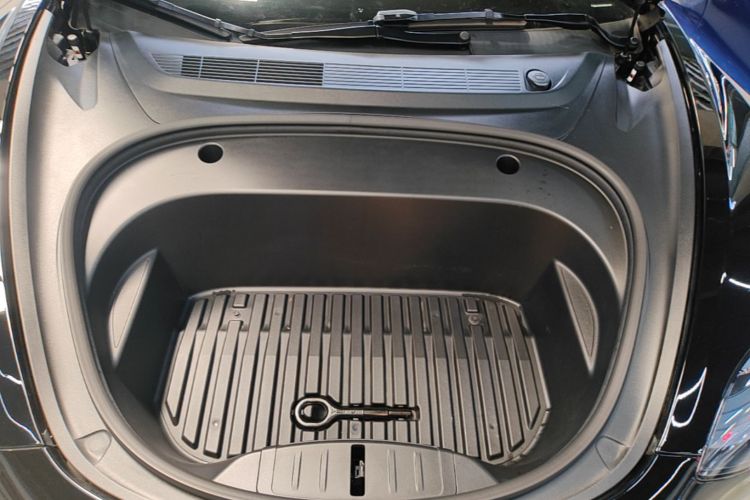 Tesla Model 3 2023 car image #20