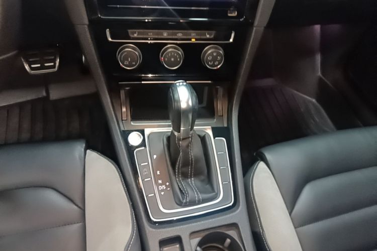 Volkswagen Golf 2020 car image #14