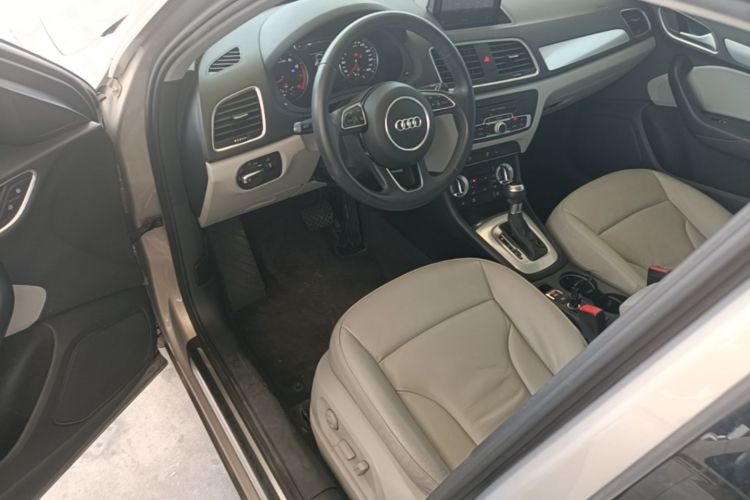 Audi Q3 2016 car image #16