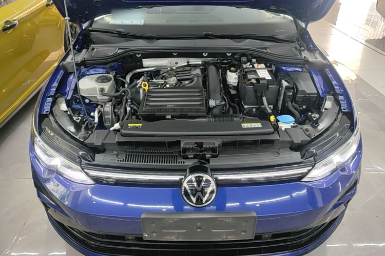 Volkswagen Golf 2021 car image #22