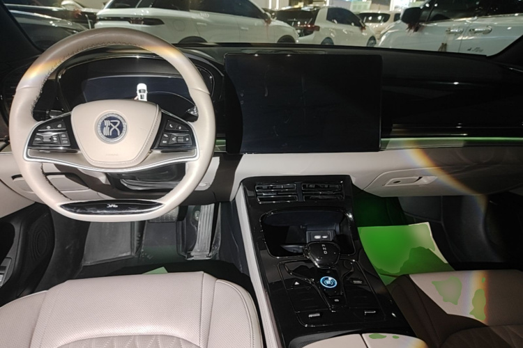 BYD Han 2024 car image #11