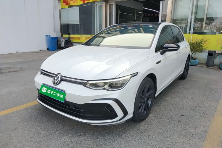 Volkswagen Golf 2022 car image #2